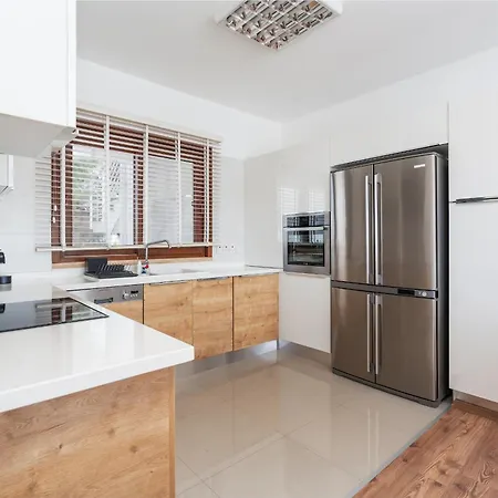 Sea And Mountain View At Sun Valley Apartman