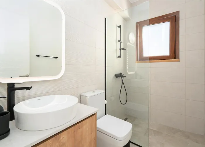 Sea And Mountain View At Sun Valley Agios Georgios (Girne)