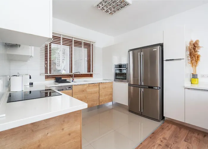 Sea And Mountain View At Sun Valley アパート